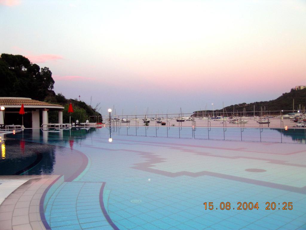 卡拉·迪·莫拉·波尔图（Cala Di Mola Porto Azzurro）